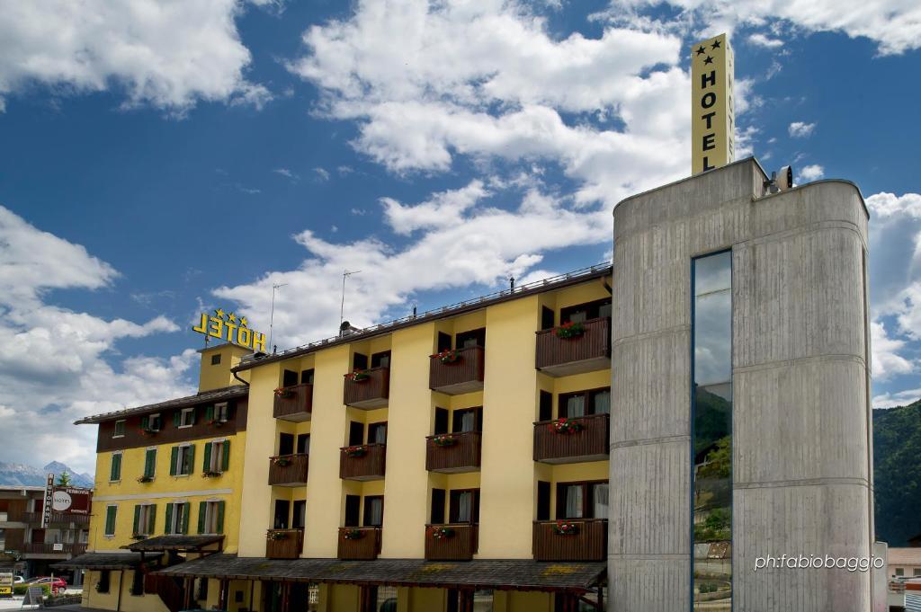 Hotel Ferrovia Calalzo di Cadore Екстер'єр фото