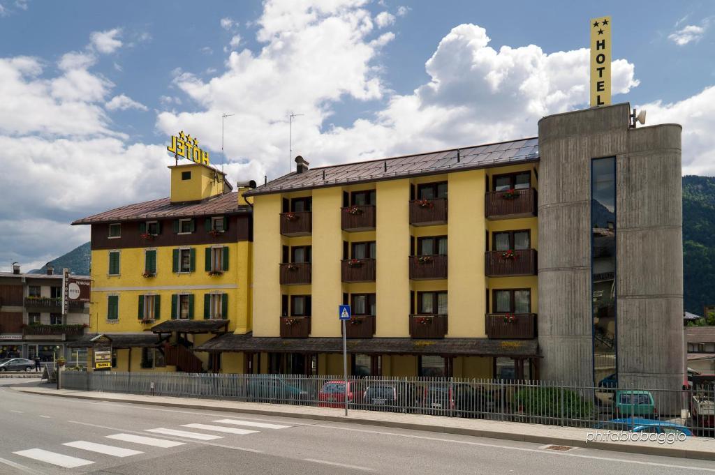 Hotel Ferrovia Calalzo di Cadore Екстер'єр фото